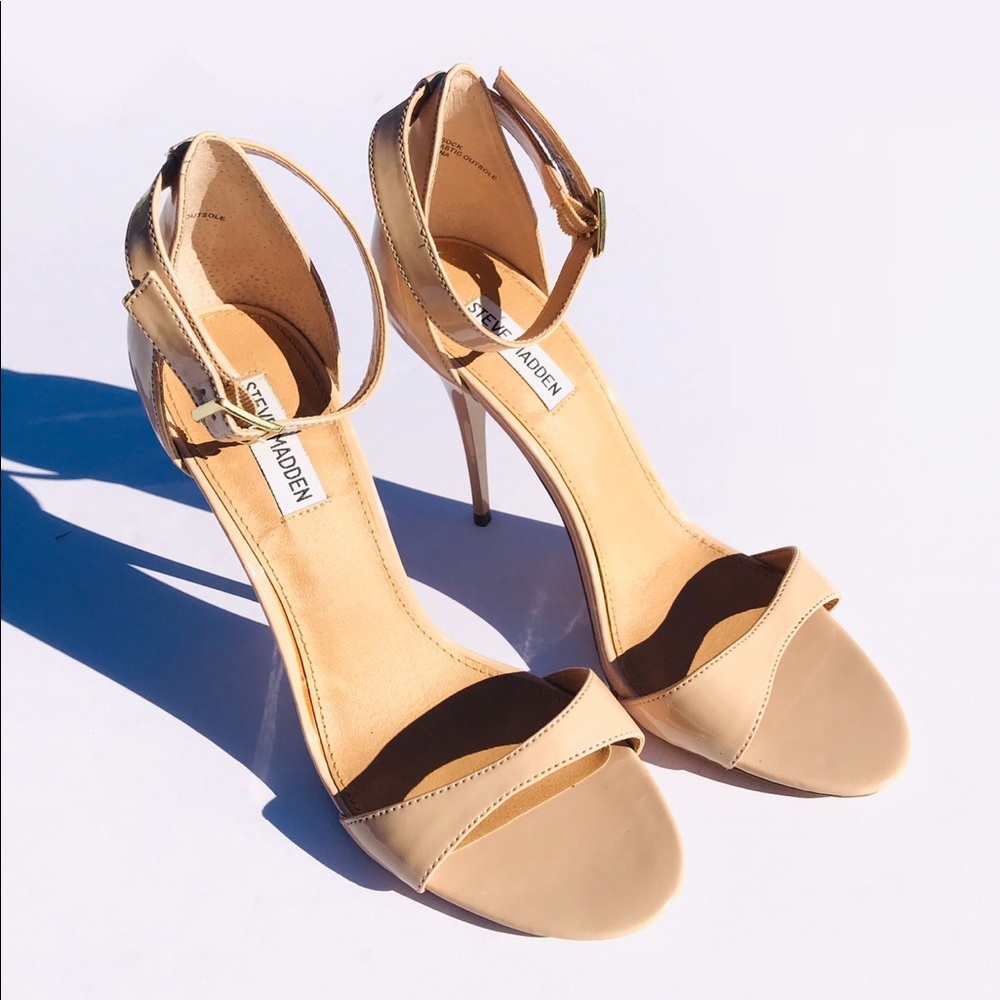 🎉HP🎉BITTYY Blush Patent Steve Madden (stiletto)